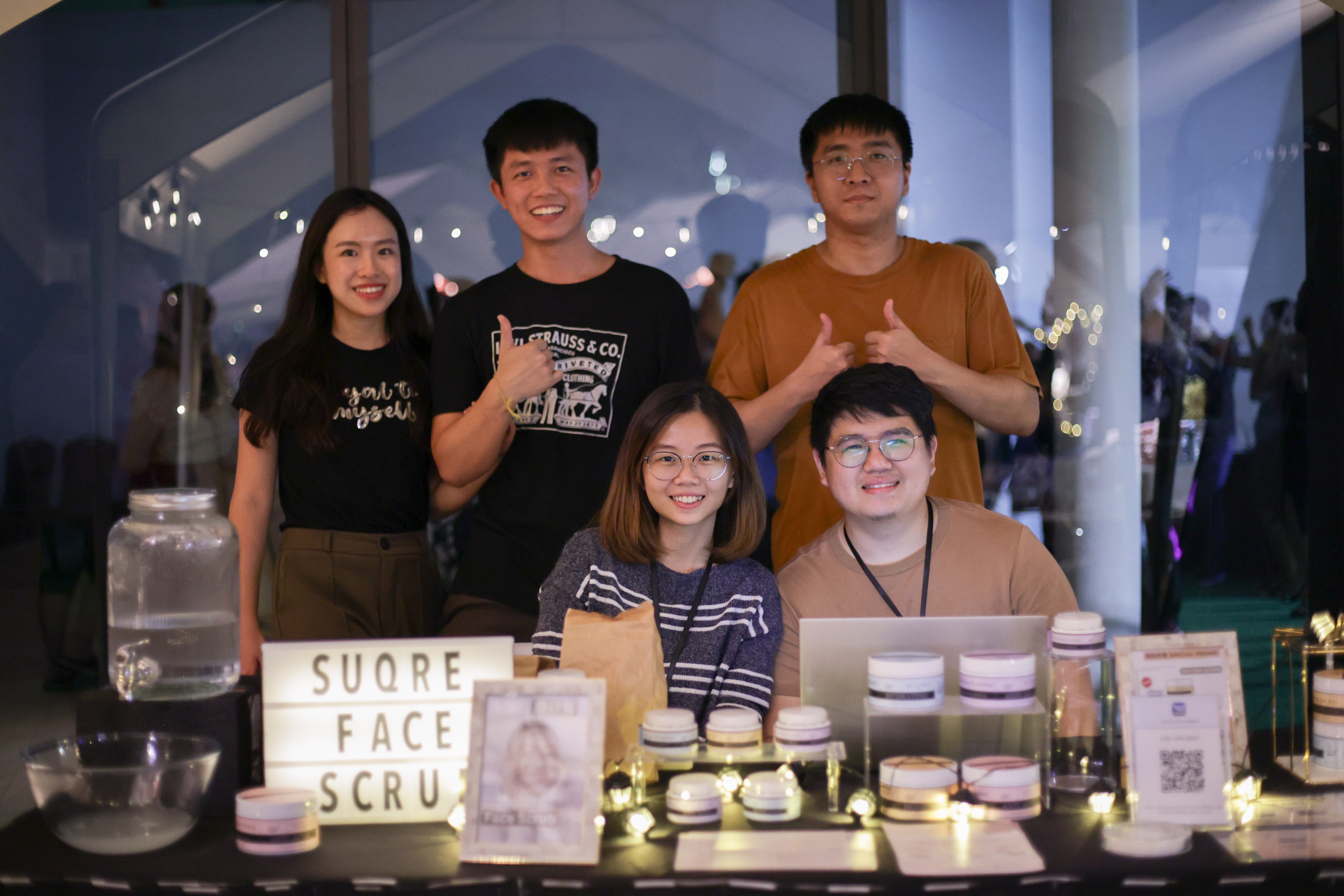 Singles Market Booth - Christmas Edition