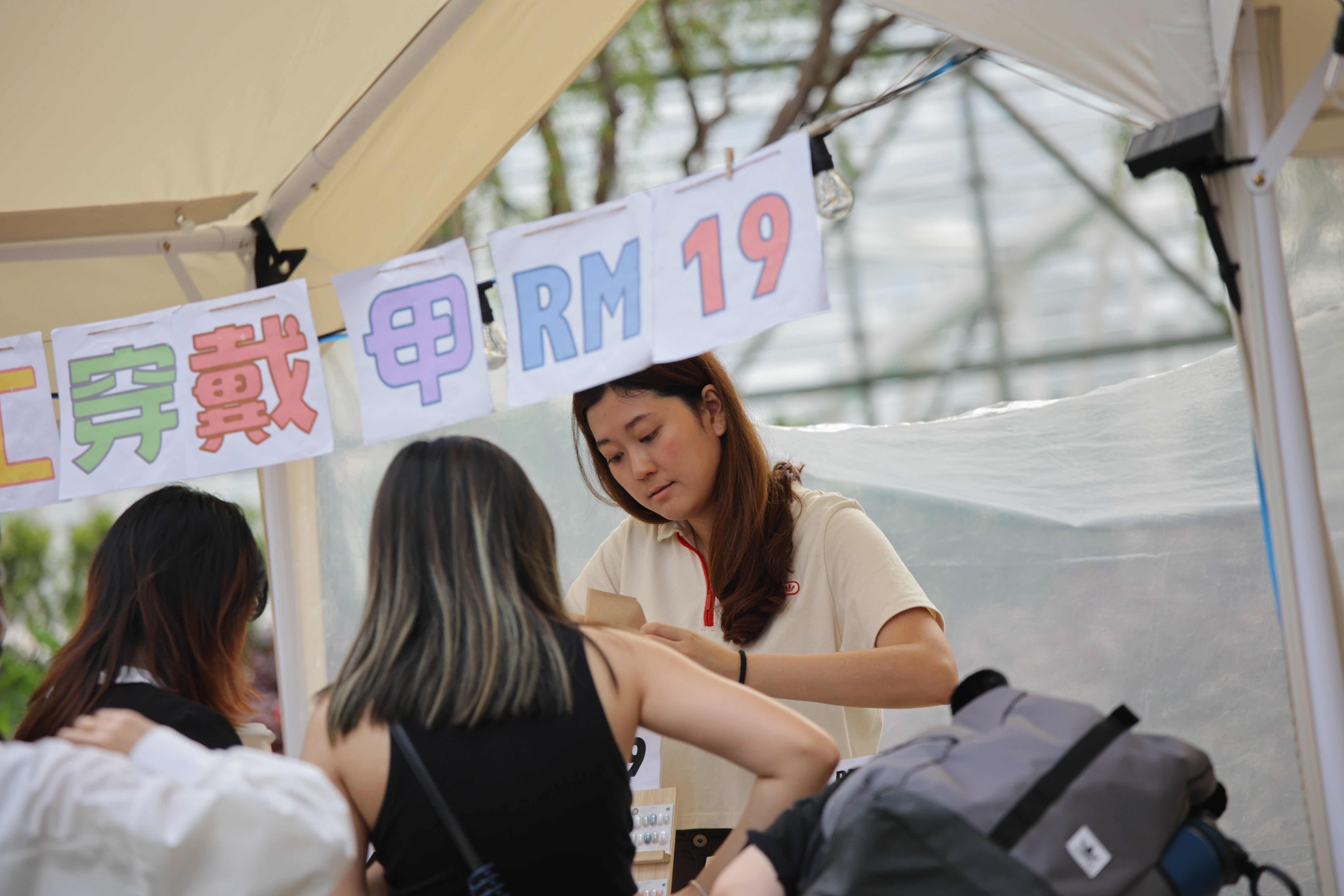 Singles Market Booth - Christmas Edition